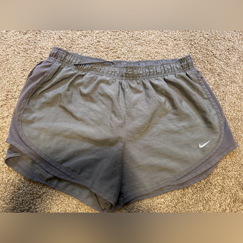 Nike women’s XL running Shorts gray